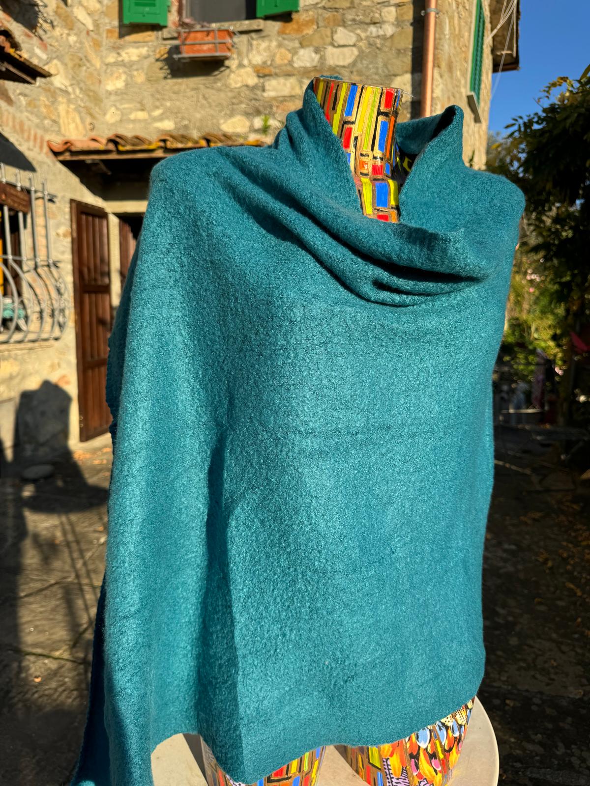 Elegant French Wool Shawl – Ultra-Soft and Lightweight Winter Wrap