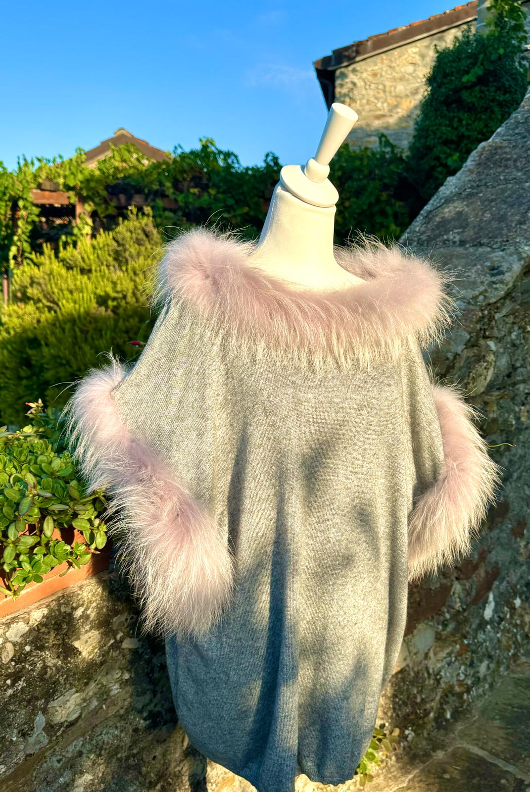 Super Soft Wool Cashmere Poncho Style Tops with Real Fur Trim